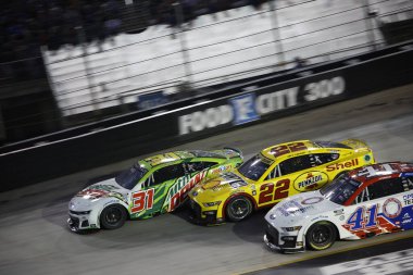 NASCAR Cup Serisi Sürücüsü, Justin Haley (31) Bristol TN 'deki Bristol Motor Yarış Pistinde Bass Pro Shops Gece Yarışı için yarışıyor..