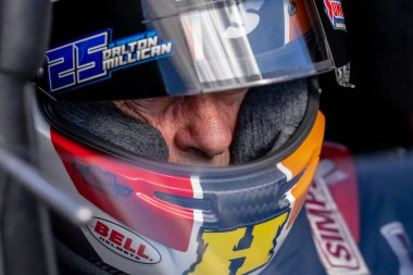 Sep 24, 2023-Concord, NHRA Top Fuel Dragster pilotu Clay Millican, Betway Carolina Ulusal Şampiyonası 'nda koşuya hazırlanıyor..