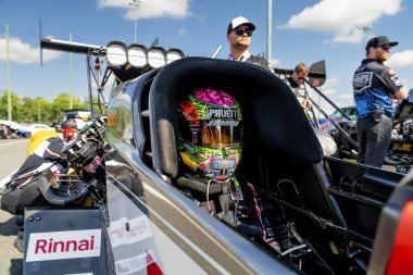 Sep 24, 2023-Concord, NC: NHRA Top Fuel Dragster Serisi sürücüsü Leah Pruett, Betway Carolina Ulusal Şampiyonası 'nda koşuya hazırlanıyor.