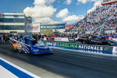 Sezon 24, 2023 - Concord, NC: Komik Araba Serisi sürücüsü Terry Haddock, ZMax Dragway 'deki Betway Carolina Ulusal Şampiyonası' nda koşuyor..  