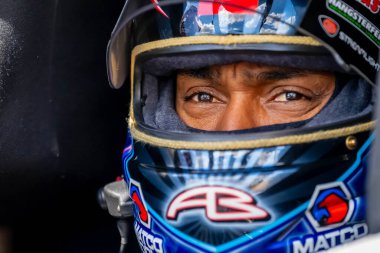 Sep 24, 2023-Concord, NC: NHRA Top Fuel Dragster Serisi sürücüsü Antron Brown, Betway Carolina Ulusal Şampiyonası 'nda koşuya hazırlanıyor.