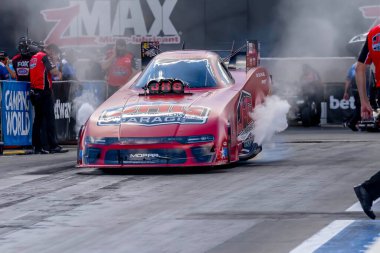 Sezon 24, 2023 - Concord, NC: Komik Araba Serisi sürücüsü Matt Hagan, Betway Carolina Ulusal Yarışması 'nda.  