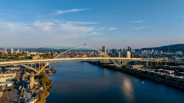 Kuzeybatı Pasifik 'teki Portland şehrinin havadan görünüşü ve ABD' nin Oregon eyaletinin en büyük şehri.. 