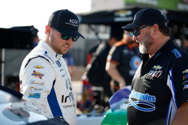 NASCAR Xfinity Serisi Sürücüsü Layne Riggs (11), Fort Worth TX 'teki Texas Motor Yarış Pisti' nde Andy 's Frozen Custard 300 için antrenman yapmaya hazırlanıyor..