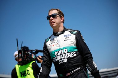 NASCAR Cup Serisi Sürücüsü Brad Keselowski (6), Fort Worth TX 'teki Texas Motor Yarış Pisti Otomotiv 400 için piste çıkmaya hazırlanıyor..
