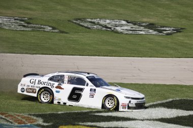 NASCAR Xfinity Serisi Sürücüsü, Brandon Poole (6) Fort Worth TX 'teki Texas Motor Yarış Pistinde Andy' s Donmuş Krema 300 sırasında enkaz.