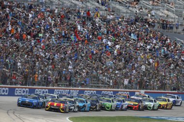 NASCAR Cup Serisi Sürücüsü, Chris Buescher (17) Forth Worth TX 'teki Texas Otomotiv Pisti Otomotiv 400 için yarışmaktadır..