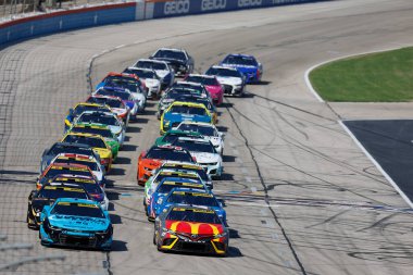 NASCAR Cup Serisi Sürücüsü, Bubba Wallace (23) Forth Worth TX 'teki Texas Motor Speedway' de Oto rader EchoPark Otomotiv 400 için yarışır..