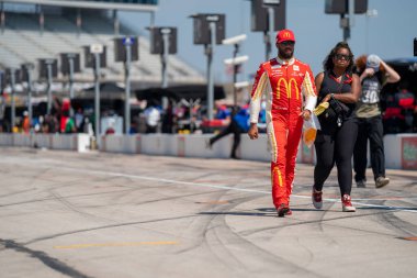 NASCAR Kupası Serisi Sürücüsü Bubba Wallace (23), Fort Worth TX 'teki Texas Otomotiv Pisti Otomotiv 400 için pistte antrenman yapıyor..