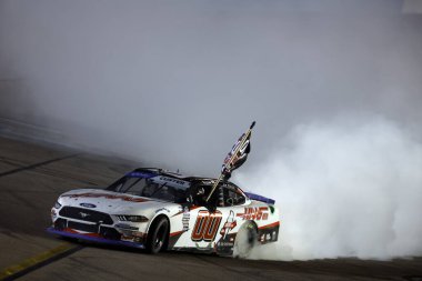 NASCAR Xfinity Serisi Sürücüsü Cole Custer (00), Avondale AZ 'de Phoenix Pisti' nde NASCAR Xfinity Serisi Şampiyonasını kazandı..