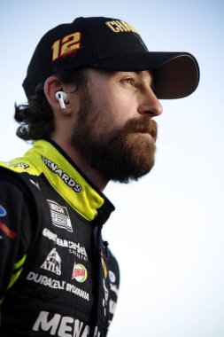 Ryan Blaney (12) Avondale AZ 'de Phoenix Hipodromu' nda NASCAR Kupa Serisi Şampiyonasını kazandı..