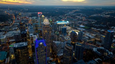 Charlotte, ABD 'nin Kuzey Carolina eyaletindeki en kalabalık şehirdir. Piedmont 'ta yer alan şehir, ABD' nin en kalabalık 16. şehridir..