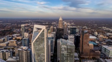 Charlotte, ABD 'nin Kuzey Carolina eyaletindeki en kalabalık şehirdir. Piedmont 'ta yer alan şehir, ABD' nin en kalabalık 16. şehridir..