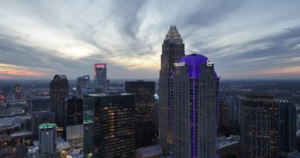 Luchtfoto Van Queen City Charlotte North Carolina Nachts — Stockvideo