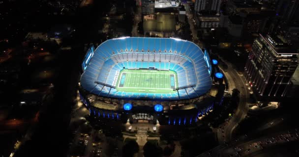 美国银行体育场的空中夜景 国家足球联盟卡罗莱纳豹和夏洛特足球俱乐部的所在地 — 图库视频影像
