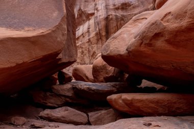 Utah 'ın büyüleyici kaya oluşumları nefes kesici jeolojik harikaları yakalıyor..