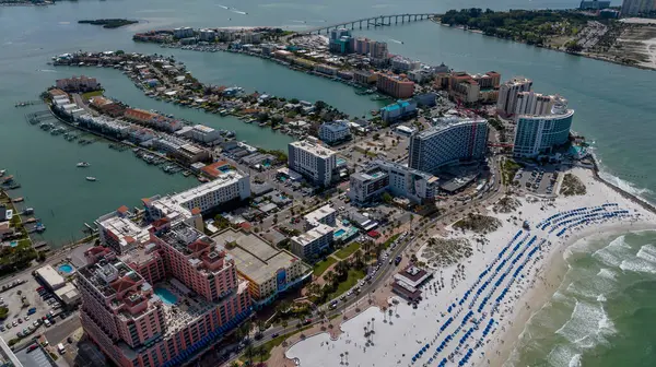 Capturarea Clearwater Beach Vacanță Primăvară Vibrantă Din Perspectiva Dronelor Dezvăluie Imagini stoc fără drepturi de autor