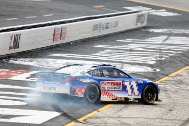 Denny Hamlin Bristol, TN, ABD 'de Food City 500' ü kazandı.