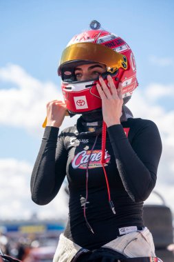 Toni Breidinger, Avondale, AZ, ABD 'deki General Tire 150 için piste çıkıyor.