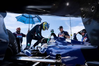 İsveç 'in Kumla kentinden MARCUS ERICSSON (28), Termal Kulüpteki Termal Kulüpte 1 Milyon Dolarlık Açılış Yarışması için pratik yapmaya hazırlanıyor..