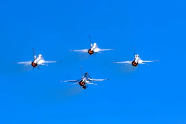 März 2024 Centro Thunderbirds Verfeinern Flugmanöver Frühjahrstraining Und Zeigen Die Stockbild