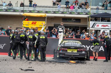 William Byron, Austin, TX, ABD 'deki EchoPark Otomotiv Grand Prix' inde kazandığı zaferi kutluyor.