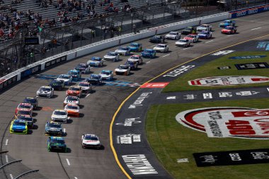 NASCAR Xfinity Serisi sürücüsü Parker Retzlaff, Richmond, VA, ABD 'de ToyotaCare 250' de lider.