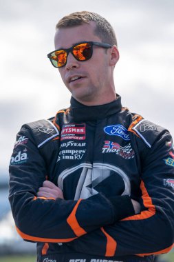 Ben Rhodes, Martinsville, VA, ABD 'deki Long John Silver' s 200 antrenmanına hazırlanıyor.