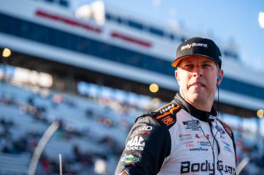 Brad Keselowski, Martinsville, VA, ABD 'deki Cook Out 400 için antrenman yapıyor.