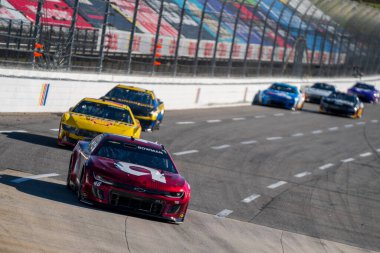 Alex Bowman Martinsville, VA, ABD 'deki Cook Out 400 için yarışıyor.