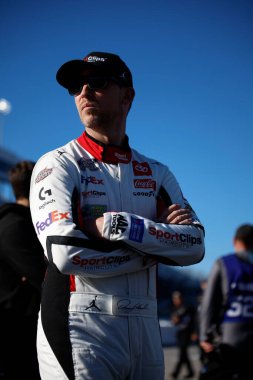 NASCAR Kupa Serisi sürücüsü Denny Hamlin, Martinsville, VA, ABD 'deki Cook Out 400 antrenmanına hazırlanıyor.