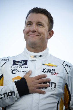 NASCAR Xfinity Serisi sürücüsü, AJ Allmendinger Martinsville, VA, ABD 'de 250 puanlık atış için hazırlanıyor.