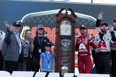 NASCAR Cup Serisi sürücüsü William Byron, Martinsville, VA, ABD 'de Cook Out 400' ü kazandı.