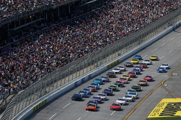 Martin Truex Jr, GEICO 500 için Lincoln, AL, ABD 'de yarışıyor.