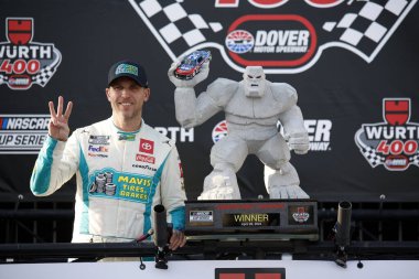 Denny Hamlin Dover, DE, ABD 'de Wurth 400' ü kazandı.