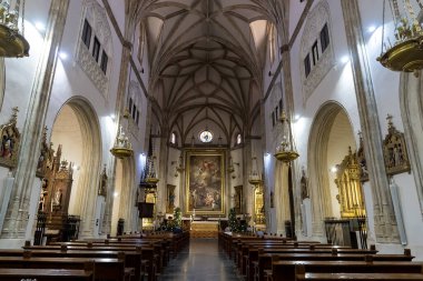 Madrid 'deki San Jernimo el Real Kilisesi 16. yüzyıldan beri kraliyet atamalarında kullanılan kraliyet ailesine tarihsel bir bağdır.,.  