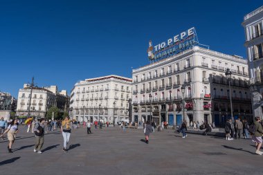 Madrid 'in Puerta del Sol' u: Vibrant Meydanı, Tarihi Eserler, Yeni Yıl Gelenek Merkezi
