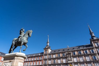 The iconic Equestrian Statue of Philip III in Madrid's Plaza Mayor, crafted by Giambologna and Pietro Tacca in 1616, a cultural treasure. clipart