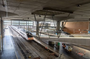 Madrid 'e, banliyö ve bölgesel trenlerin yanı sıra İspanya genelinde AVE hizmetleri için merkez olan hızlı tren geliyor..