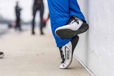 Elk Grove, Kaliforniya 'dan KYLE LARSON (17) Indianapolis 500' ün 108. koşusu için Speedway, IN 'deki Indianapolis Motor Yarış Pisti' nde pratik yapmaya hazırlanıyor..