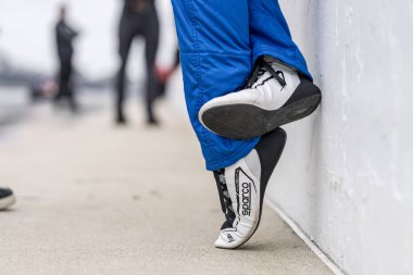 Elk Grove, Kaliforniya 'dan KYLE LARSON (17) Indianapolis 500' ün 108. koşusu için Speedway, IN 'deki Indianapolis Motor Yarış Pisti' nde pratik yapmaya hazırlanıyor..