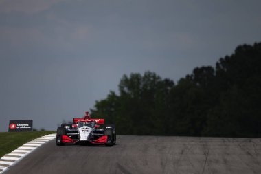 Toowoomba, Avustralya 'dan Will PowER (12), Birmingham AL' daki Berber Motorsporları Parkı 'nda düzenlenen Alabama Indy Grand Prix Çocuklar Antrenmanı sırasında yolda ilerliyor..