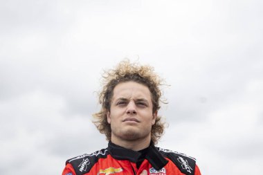 Woodbury, Connecticut 'tan SANTINO FERRUCCI (14), Birmingham AL' deki Berber Motor Sporları Parkı 'nda düzenlenen Alabama Indy Grand Prix öncesi milli marşı temsil ediyor..