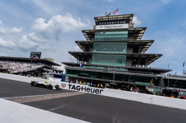 Kopenhag 'dan CHRISTIAN RASMUSSEN (R) (33), Danimarka Indianapolis 500' ün Speedway, IN 'deki Indianapolis Motor Yarış Pisti' nde 108..