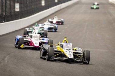 Valencia, Kaliforniya 'dan COLTON HERTA (26) Indianapolis 500' ün 108. koşusu için Speedway, IN 'deki Indianapolis Motor Yarış Pisti' nde pratik yapıyor..