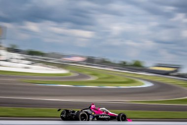 Jupiter, Florida 'dan KYLE KIRKWOOD (27) Indianapolis 500' ün 108. koşusu için Speedway, IN 'deki Indianapolis Motor Yarış Pisti' nde pratik yapmaktadır..