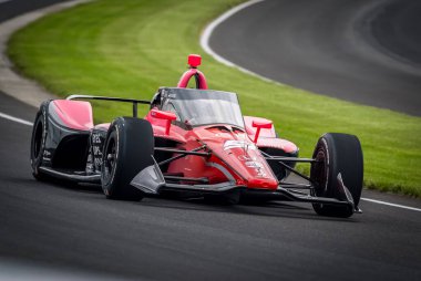 Guildford, İngiltere 'den KATHERINE LEGGE (51), Indianapolis 500' ün 108. Koşu antrenmanı sırasında Speedway, IN 'deki Indianapolis Motor Yarış Pisti' nde 3. virajdan çıkıyor..