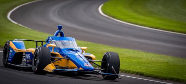 Bridgetown, Barbados 'tan KYFFIN SIMPSON (R) (4), Indianapolis 500' ün Speedway, IN 'deki Indianapolis Motor Yarışı' nda 108..