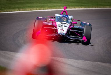 Jupiter, Florida 'dan KYLE KIRKWOOD (27) Indianapolis 500' ün 108. koşusu için Speedway, IN 'deki Indianapolis Motor Yarış Pisti' nde pratik yapmaktadır..