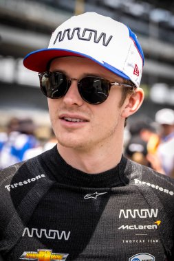 Cambridge, İngiltere 'den CALLUM ILOTT (6), Indy 500 için Speedway, IN' deki Indianapolis Motor Yarış Pisti 'nde antrenman yapmaya hazırlanıyor..